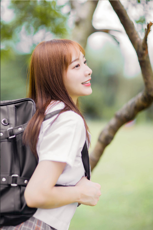清纯学生妹户外写真美女图片 3