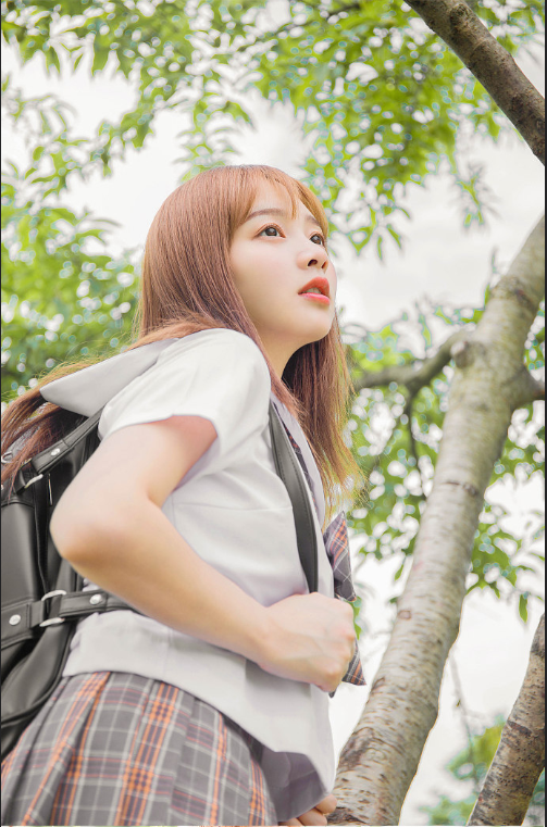 清纯学生妹户外写真美女图片 5