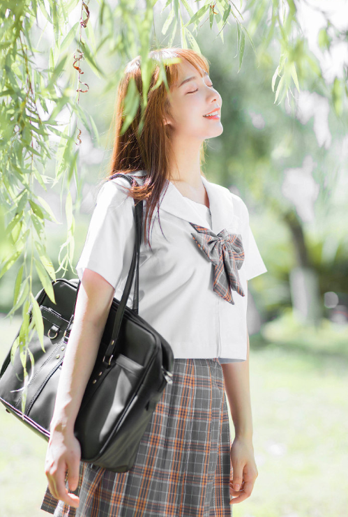 清纯学生妹户外写真美女图片 7