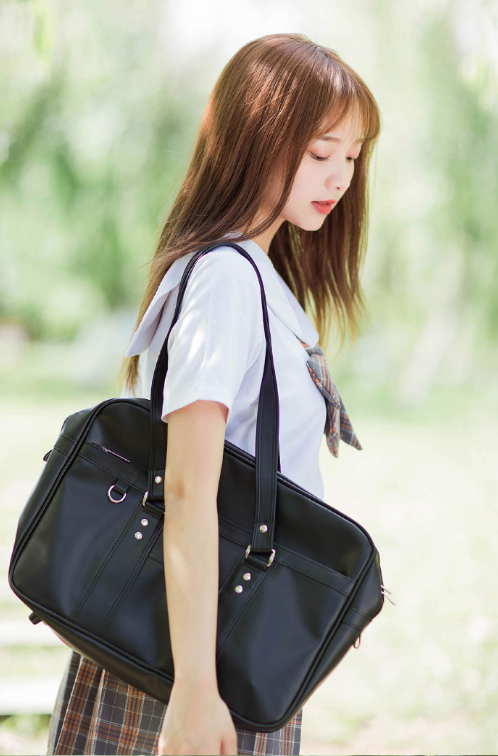 清纯学生妹户外写真美女图片 12