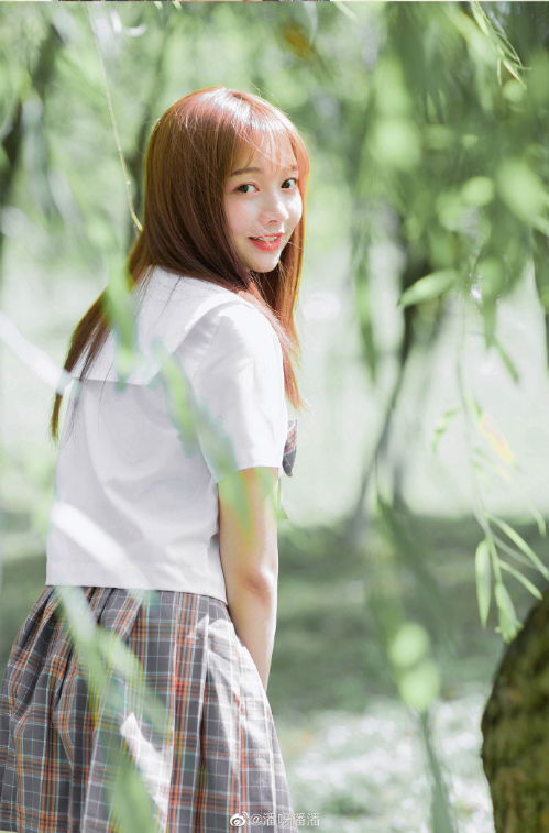 清纯学生妹户外写真美女图片 13