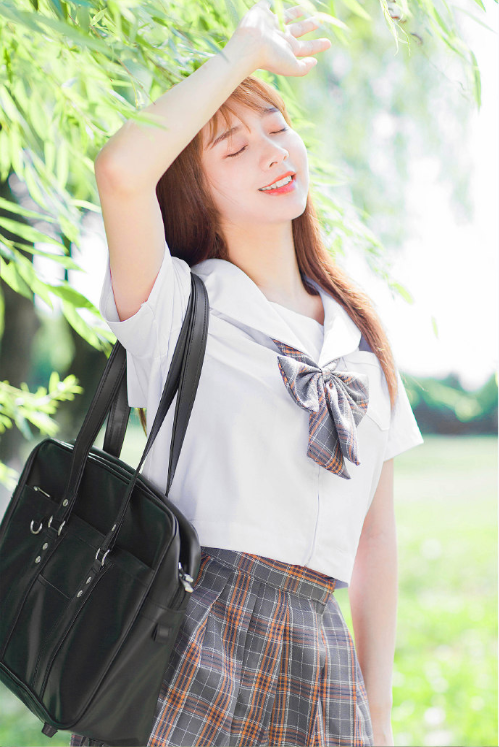 清纯学生妹户外写真美女图片 15