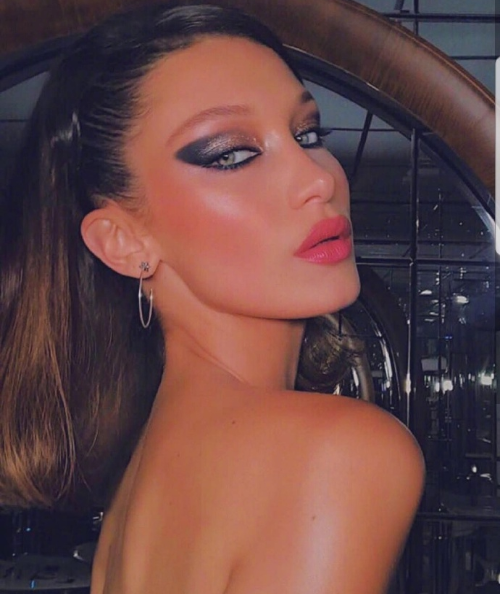 欧美美女图片 超模Bella Hadid美背图片 7