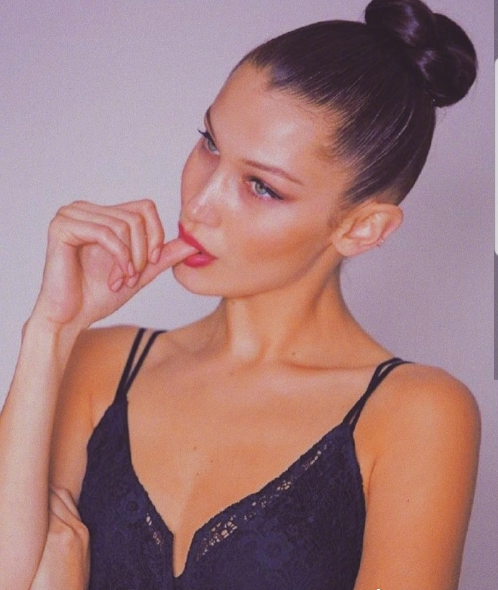 欧美美女图片 超模Bella Hadid美背图片 9