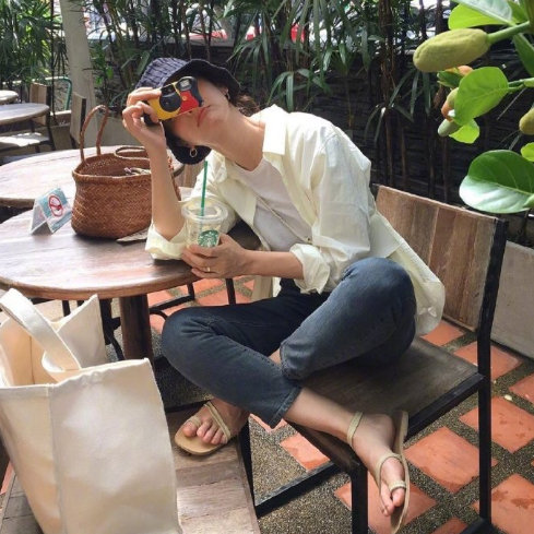 随性气质美女出游穿搭参考 2