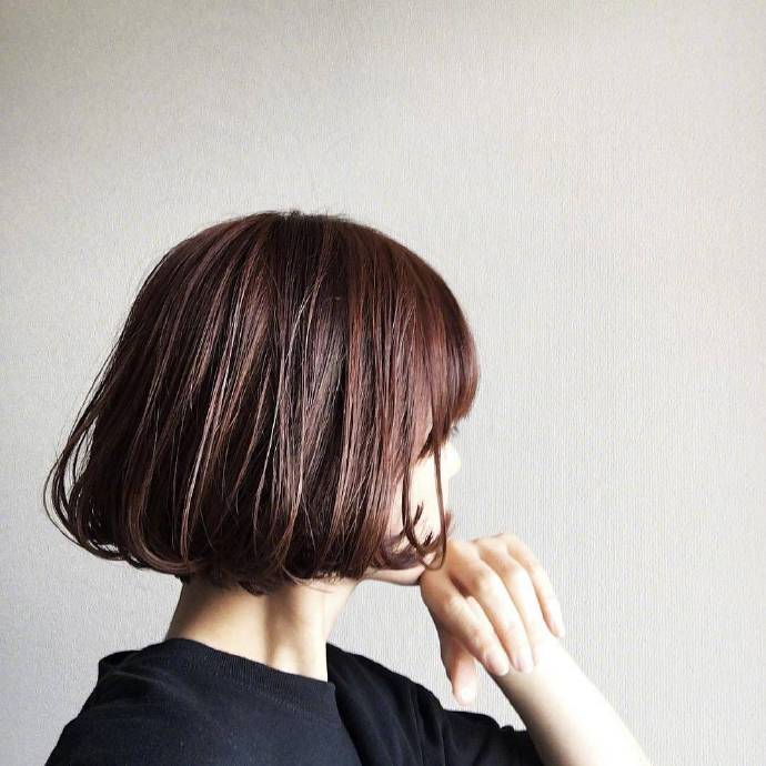 日系短发发型美女图片 8