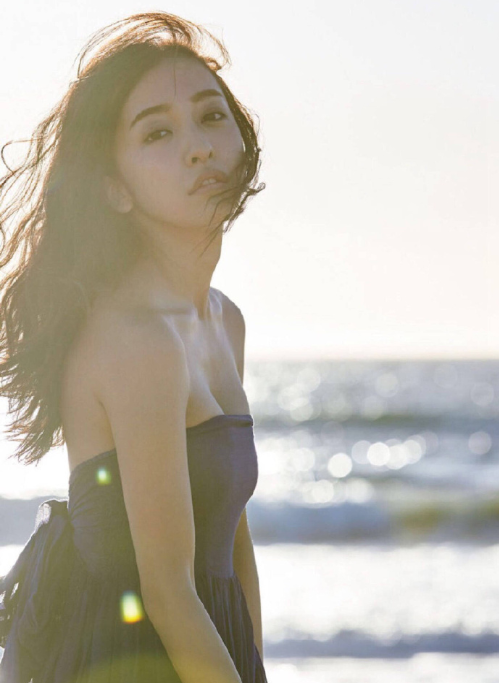 日本美女明星板野友美壁纸图片 7