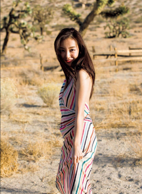 日本美女明星板野友美壁纸图片 10