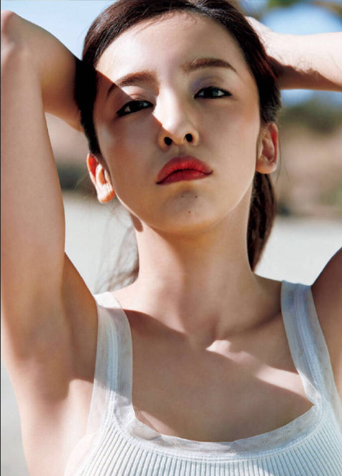 日本美女明星板野友美壁纸图片 15