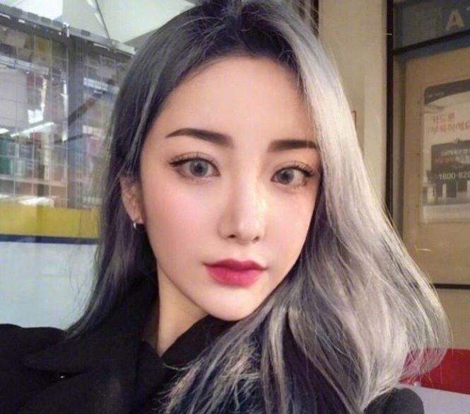 网络美女图片 浅色系发色女生自拍照图片 3