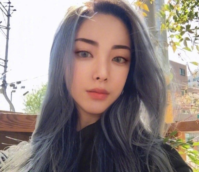 网络美女图片 浅色系发色女生自拍照图片 4