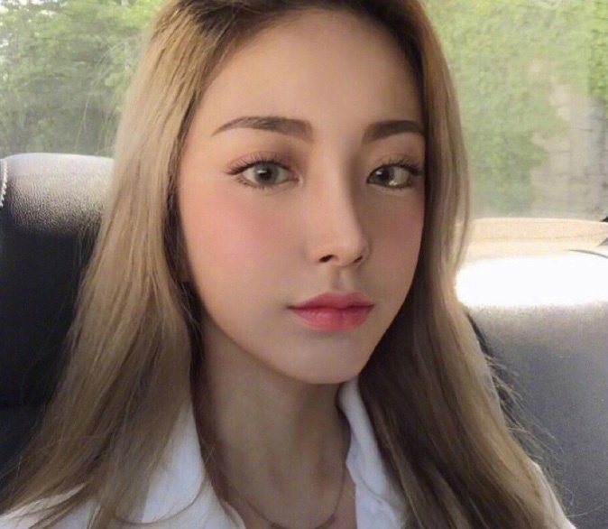 网络美女图片 浅色系发色女生自拍照图片 6