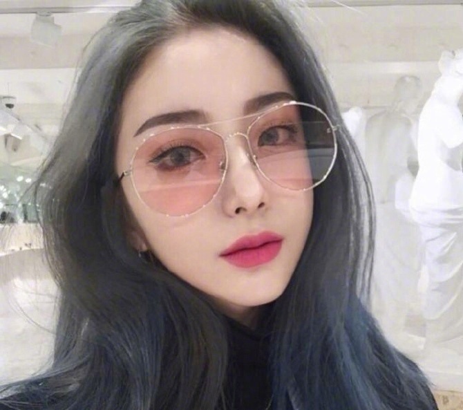 网络美女图片 浅色系发色女生自拍照图片 7