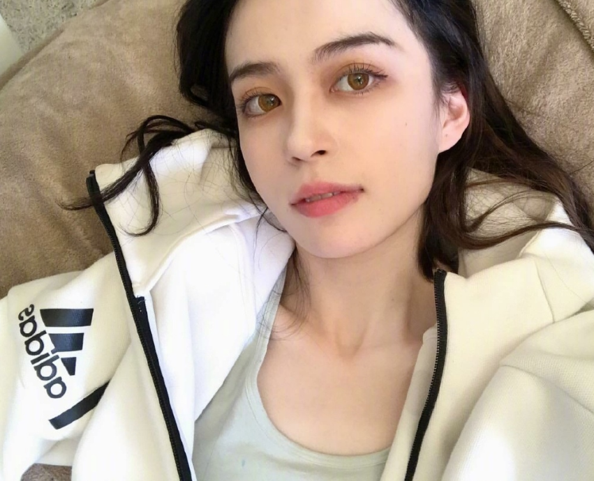 中俄混血美女图片 大眼美女自拍照