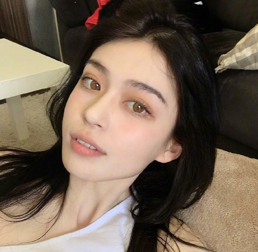 中俄混血美女图片 大眼美女自拍照 2