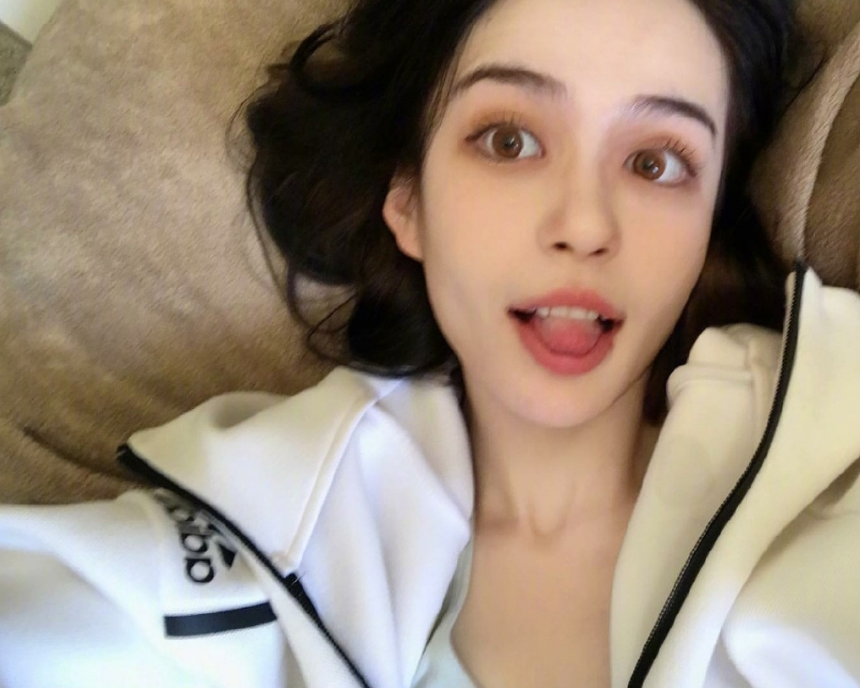 中俄混血美女图片 大眼美女自拍照 3
