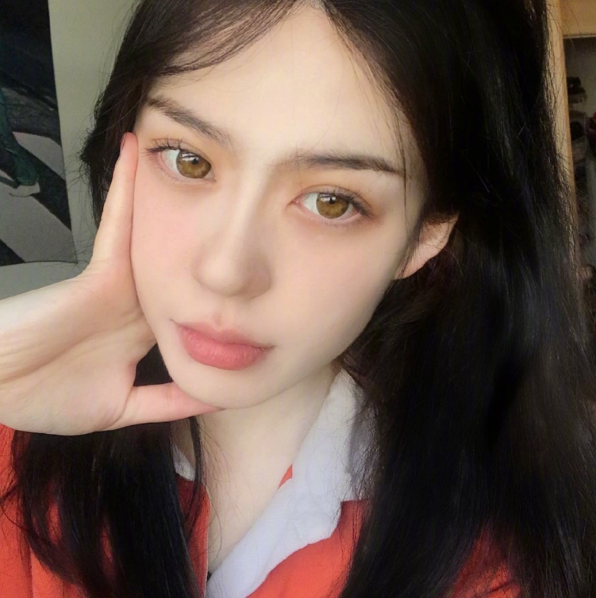 中俄混血美女图片 大眼美女自拍照 4