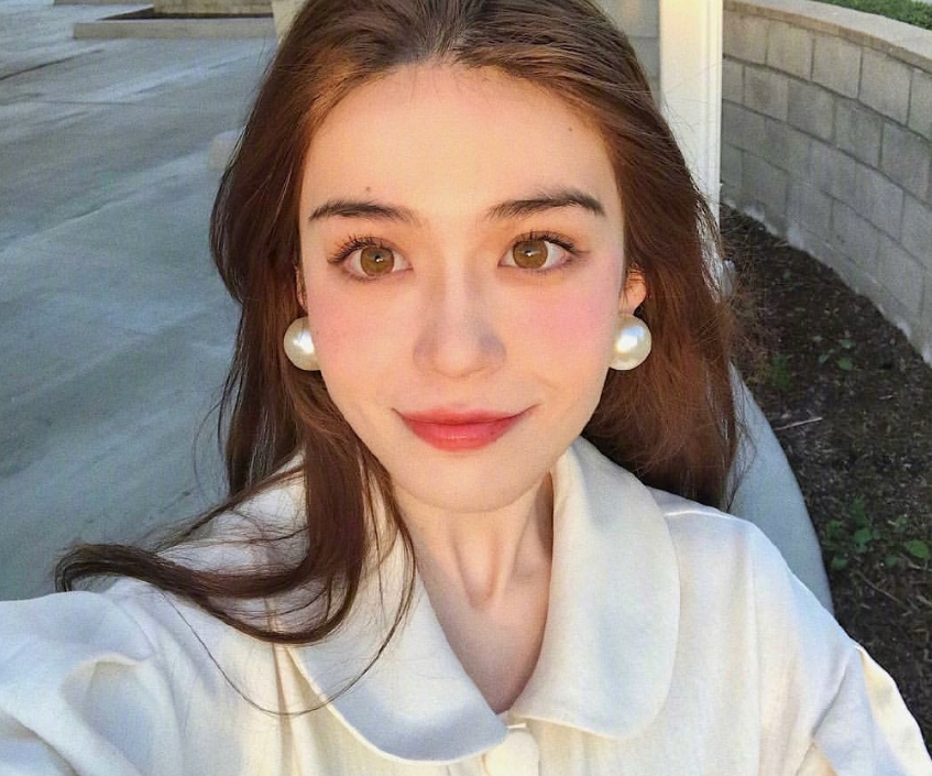 中俄混血美女图片 大眼美女自拍照 5