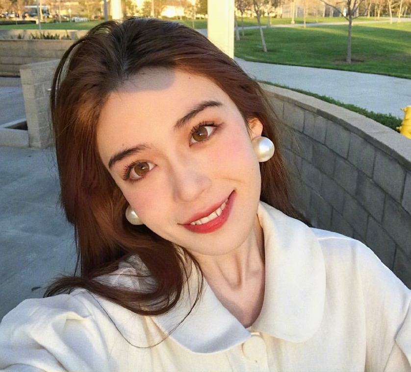 中俄混血美女图片 大眼美女自拍照 6