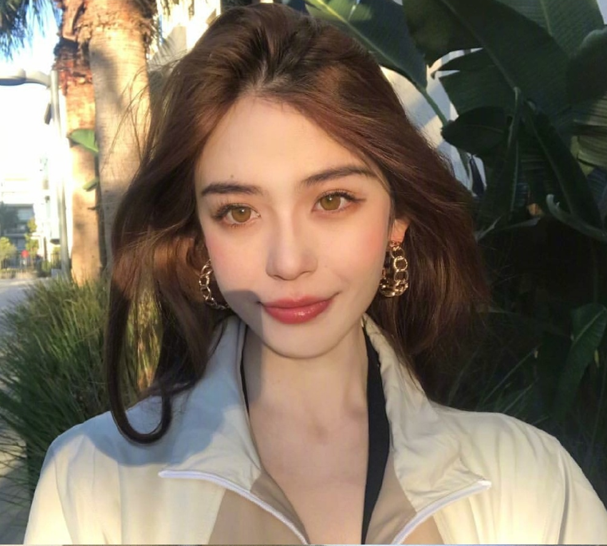 中俄混血美女图片 大眼美女自拍照 7