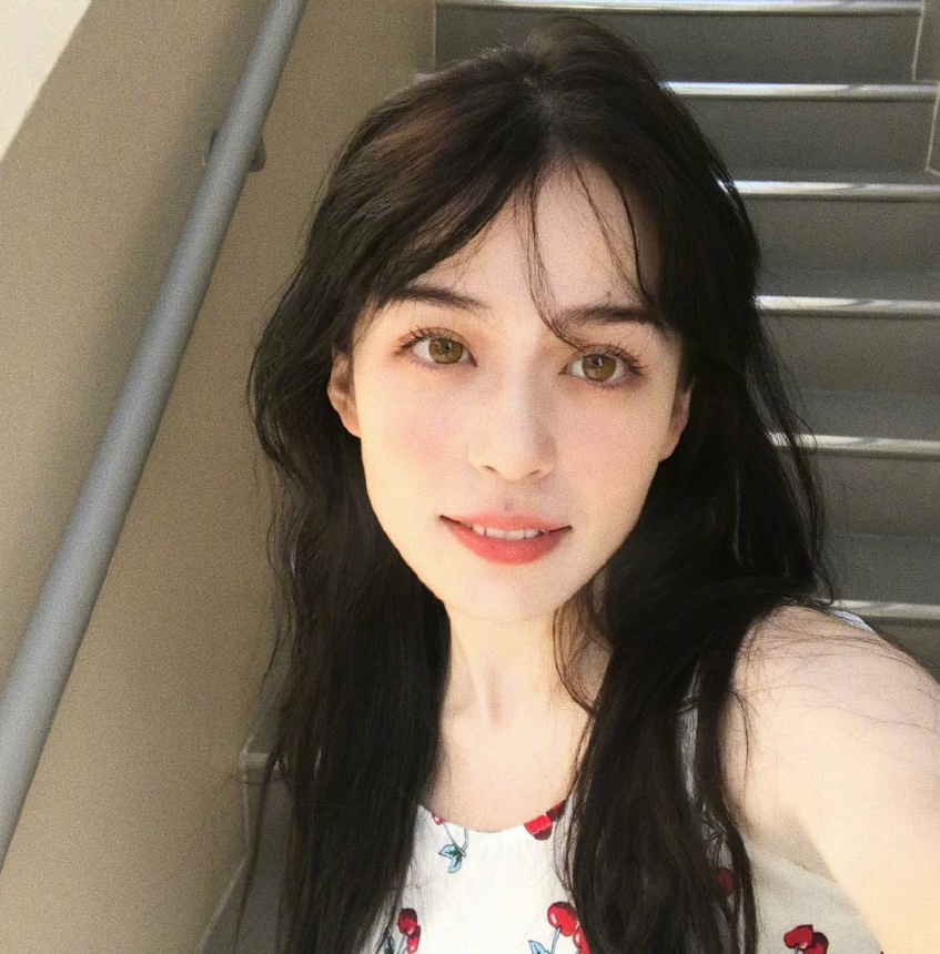 中俄混血美女图片 大眼美女自拍照 8