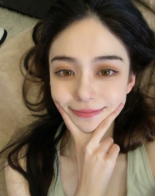 中俄混血美女图片 大眼美女自拍照 10