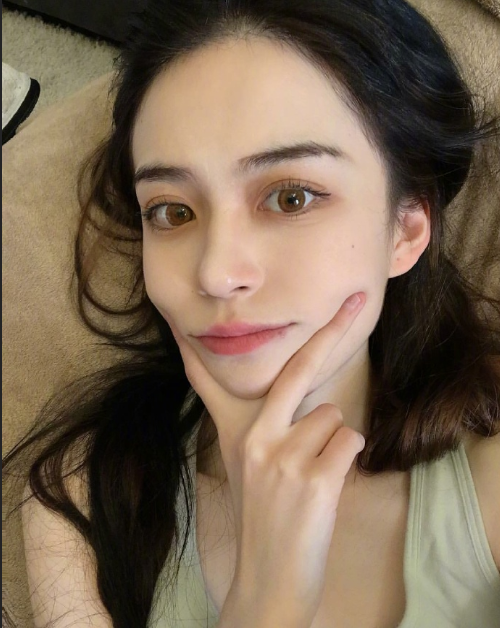 中俄混血美女图片 大眼美女自拍照 11