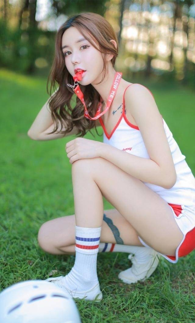 运动装清纯美女写真图片 3