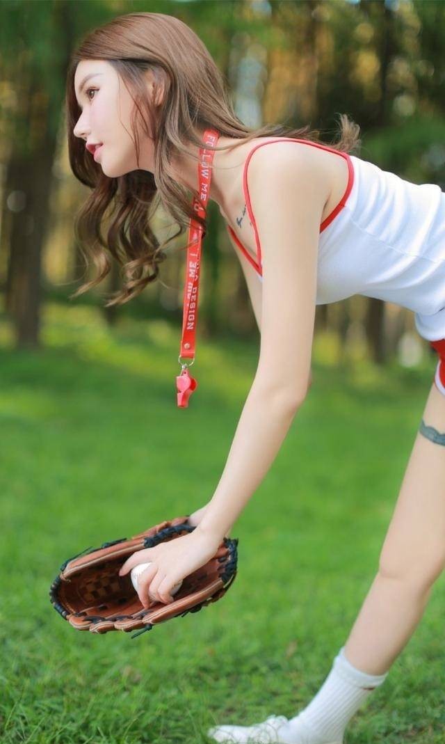 运动装清纯美女写真图片 6