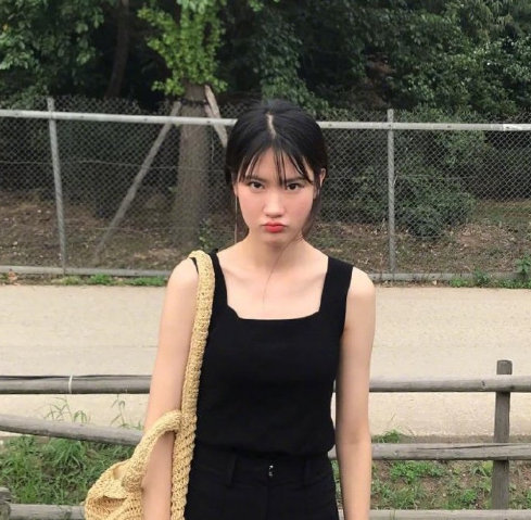黑色特有的小性感清纯美女图片 2