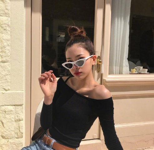 黑色特有的小性感清纯美女图片 8