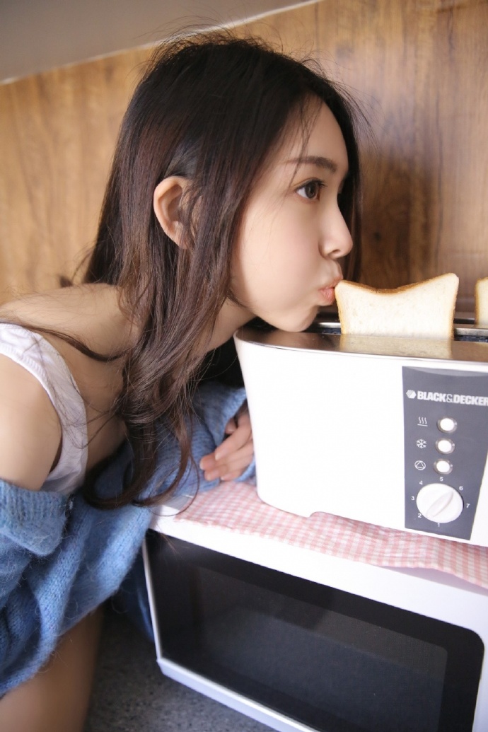宅男女神范蓝色毛衣清纯美女图片 5
