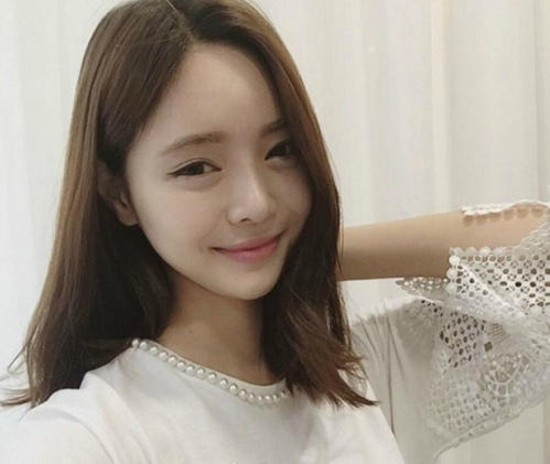 中长发甜美女孩图片