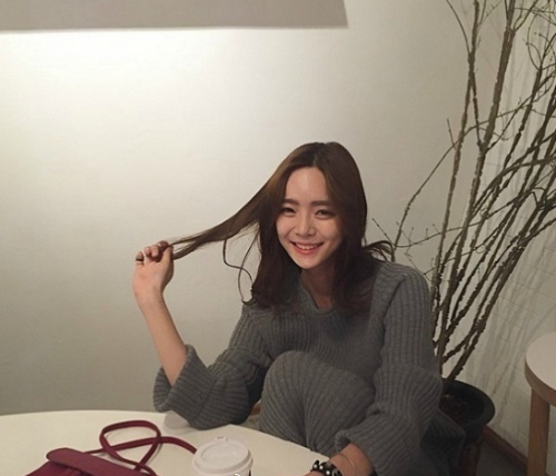 中长发甜美女孩图片 6