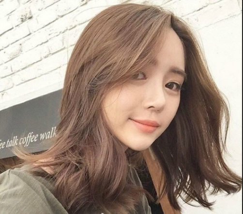 中长发甜美女孩图片 7