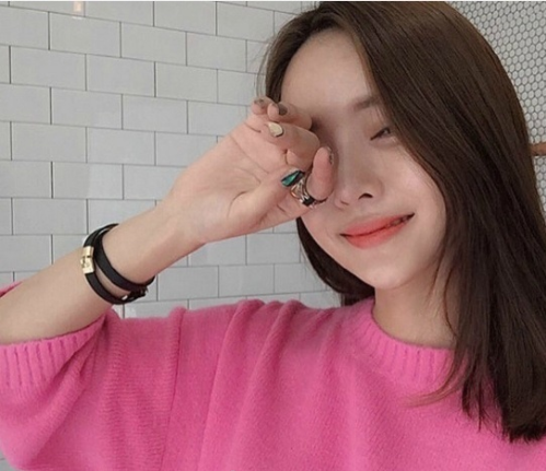 中长发甜美女孩图片 8