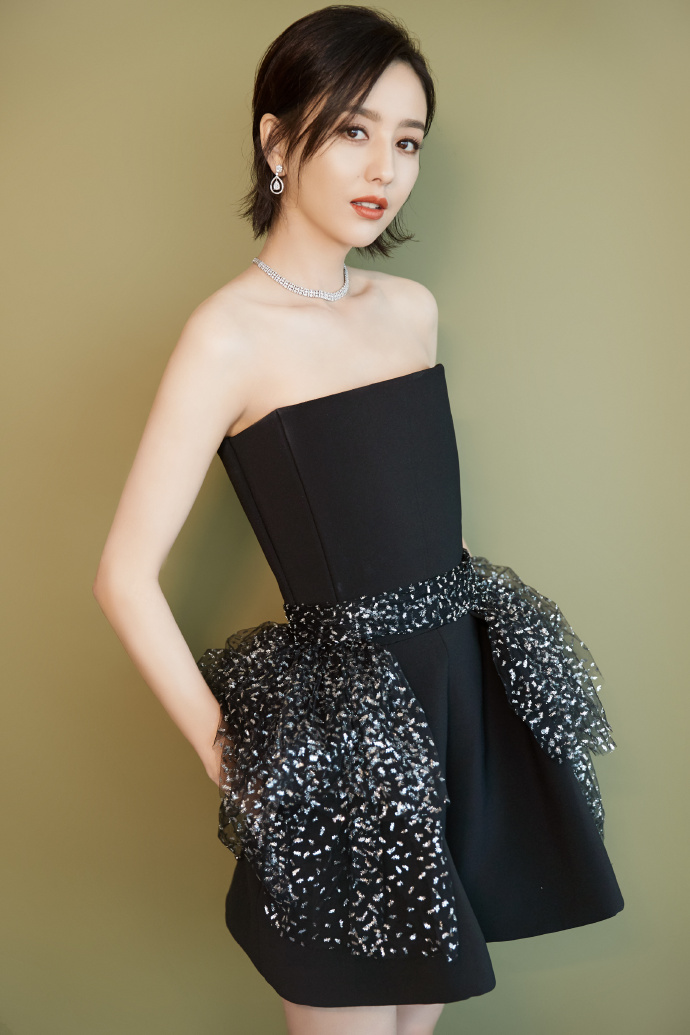 新疆美女明星佟丽娅短发写真图片 3