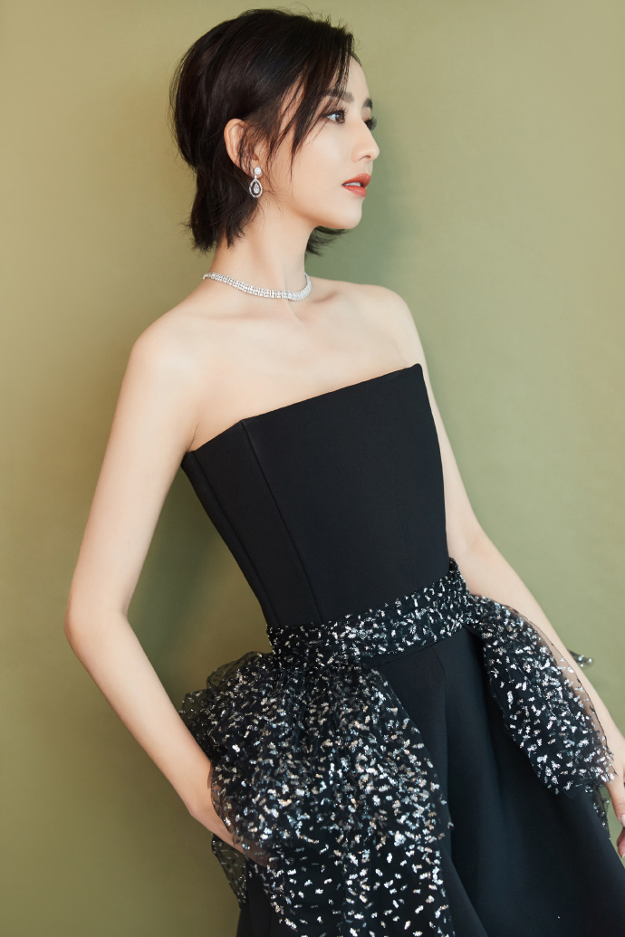 新疆美女明星佟丽娅短发写真图片 5