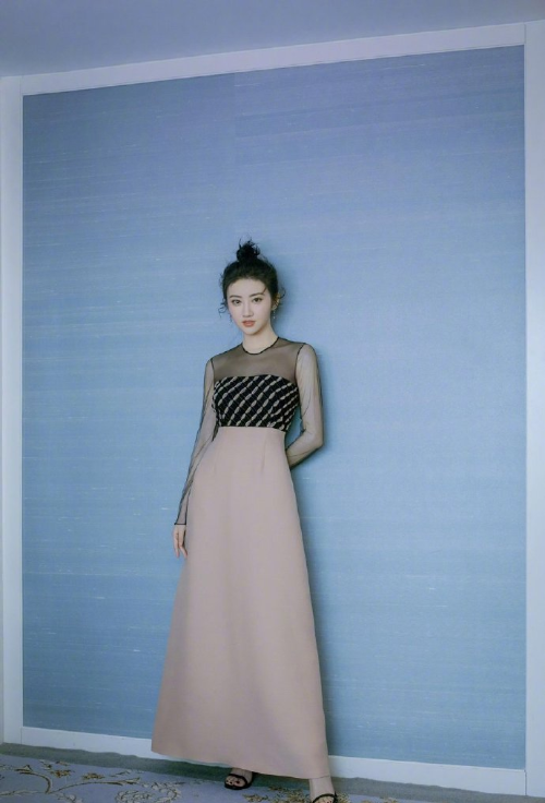 中国美女图片 女明星景甜薄纱长裙典雅精致图片 3
