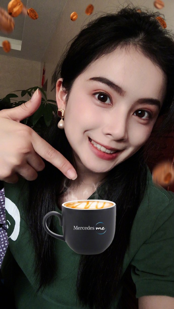 可爱的大眼美女自拍照图片 3