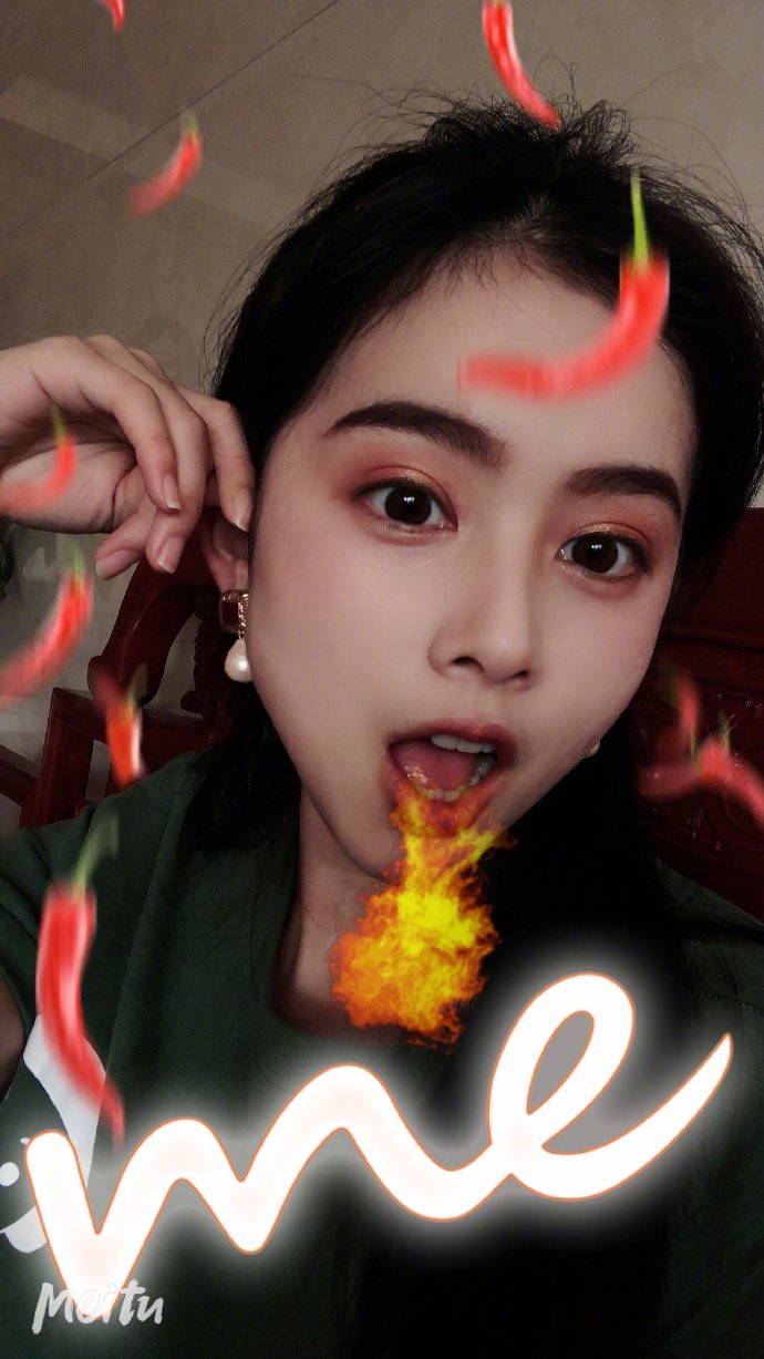 可爱的大眼美女自拍照图片 5