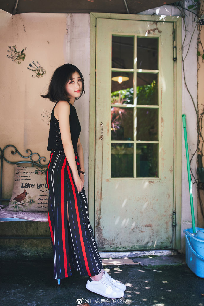 短发知性美女图片 美好的下午茶时光 4