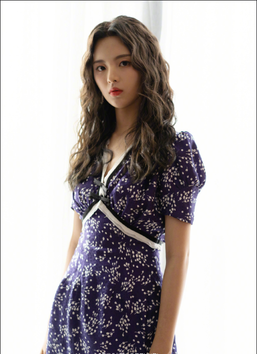 浙江美女图片 鲢鱼女明星杨超越复古图片 3
