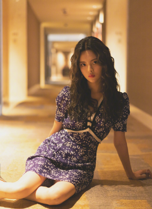 浙江美女图片 鲢鱼女明星杨超越复古图片 4