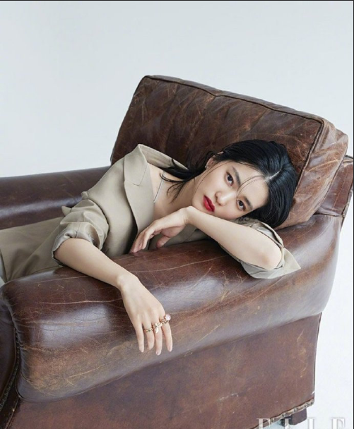 韩国美女图片 金牛座女生金泰梨《ELLE》冷艳红唇 3