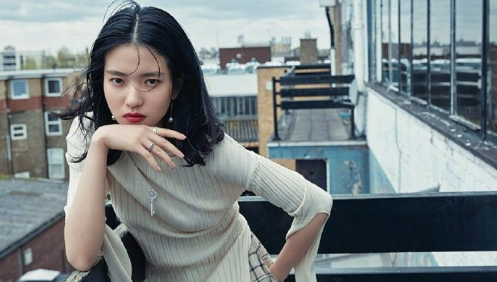 韩国美女图片 金牛座女生金泰梨《ELLE》冷艳红唇 4