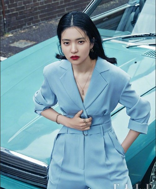 韩国美女图片 金牛座女生金泰梨《ELLE》冷艳红唇 5