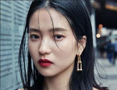 韩国美女图片 金牛座女生金泰梨《ELLE》冷艳红唇 6
