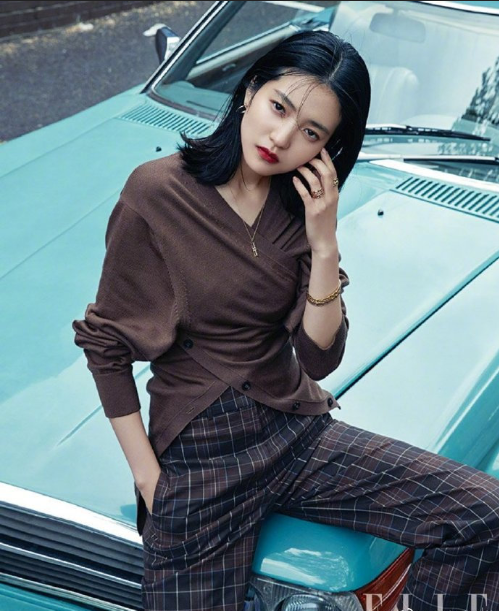 韩国美女图片 金牛座女生金泰梨《ELLE》冷艳红唇 7