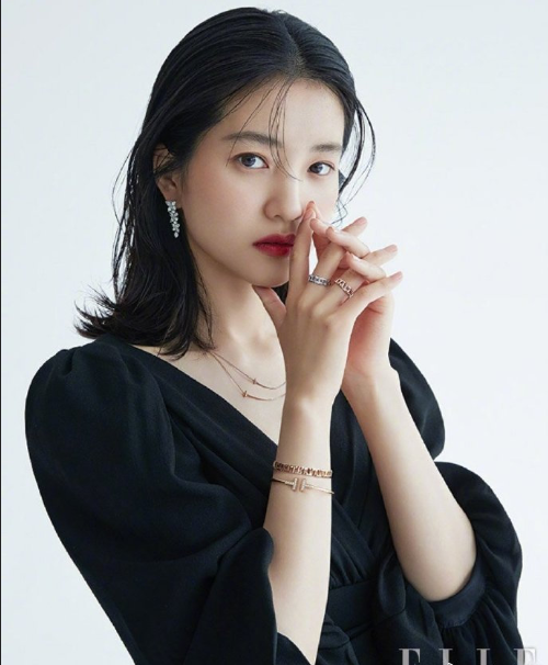 韩国美女图片 金牛座女生金泰梨《ELLE》冷艳红唇 8
